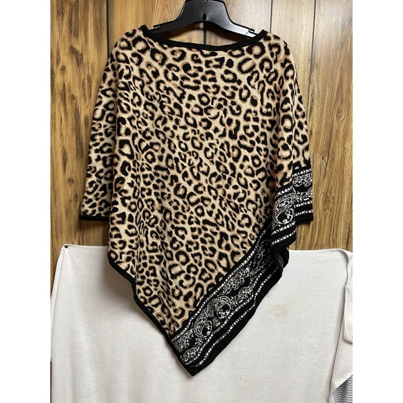 Chico's Knit Poncho Sweater Size S/M Brown Leopard Animal Print Triangle Cape - Picture 4 of 5